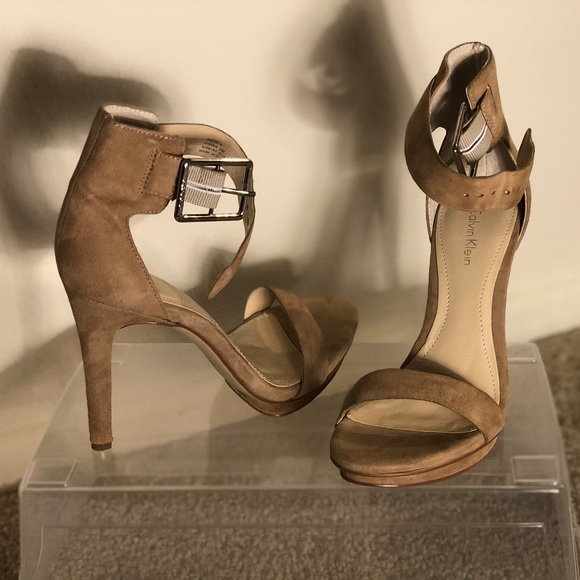 Tan Calvin Klein Vivian Suede Strappy Sandle Size - Picture 1 of 8
